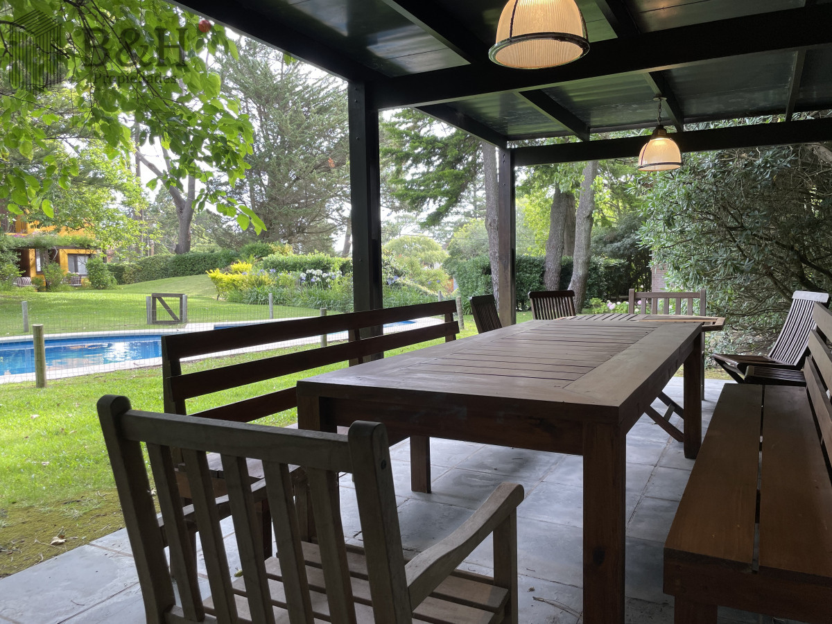 Casa ID.3716 - Rincón del Indio, a dos cuadras del mar con piscina climatizada