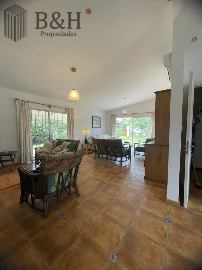 Casa ID.6979 - Descubra el privilegio de vivir en una de la ubicaciones  más codiciadas y buscadas de Punta del Este.