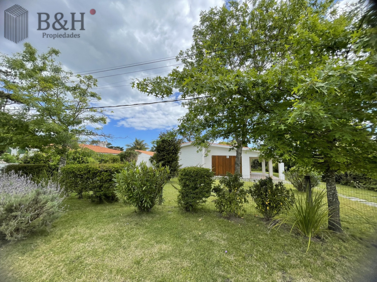 Casa ID.6979 - Descubra el privilegio de vivir en una de la ubicaciones  más codiciadas y buscadas de Punta del Este.