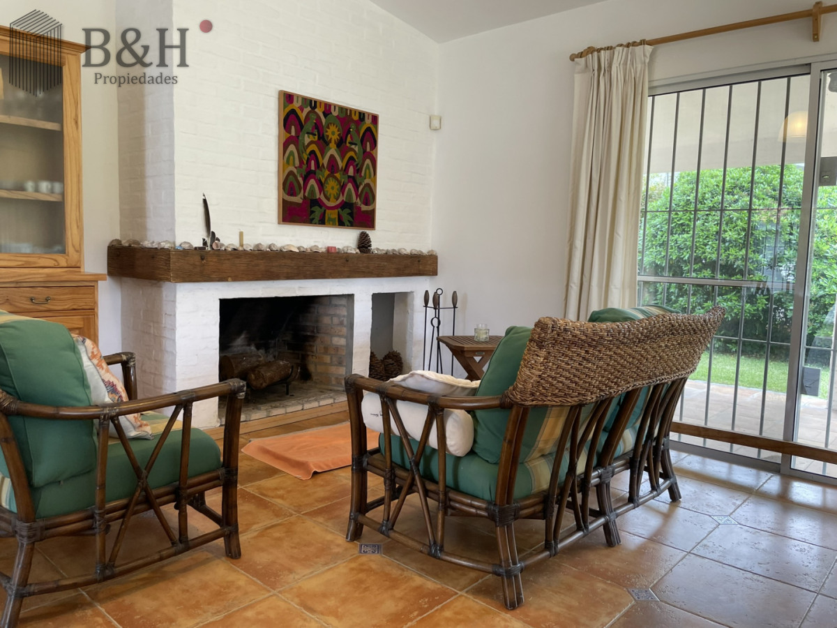 Casa ID.6979 - Descubra el privilegio de vivir en una de la ubicaciones  más codiciadas y buscadas de Punta del Este.