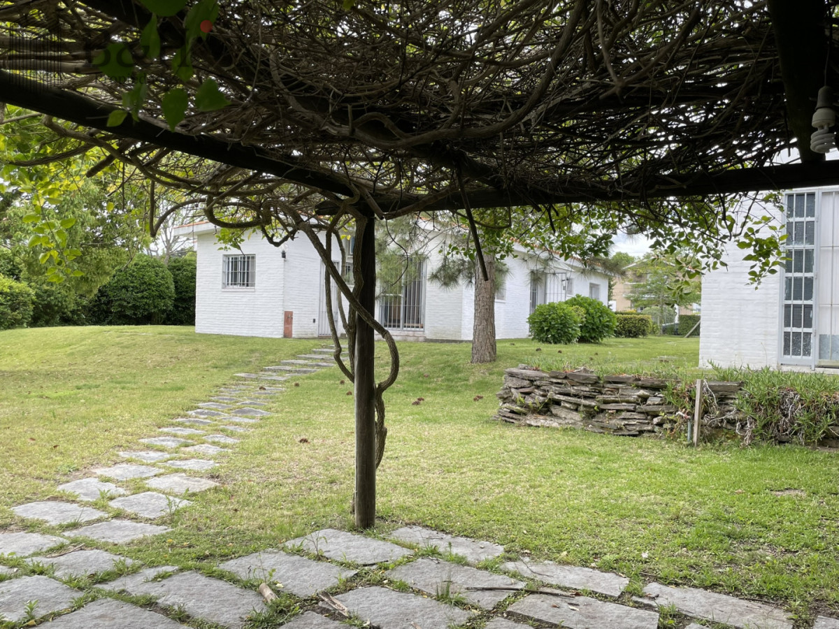 Casa ID.6979 - Descubra el privilegio de vivir en una de la ubicaciones  más codiciadas y buscadas de Punta del Este.
