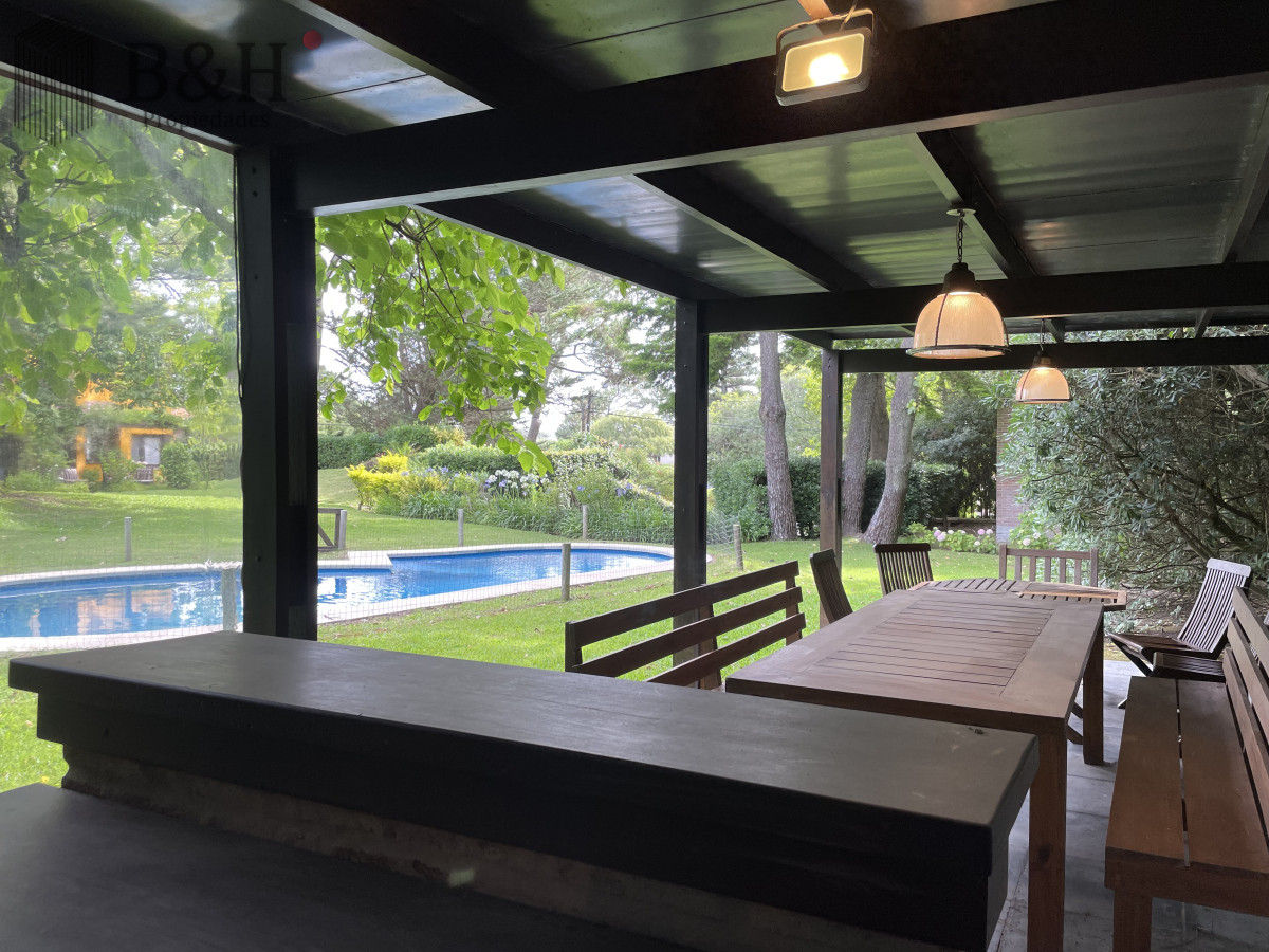 Casa ID.3716 - Rincón del Indio, a dos cuadras del mar con piscina climatizada