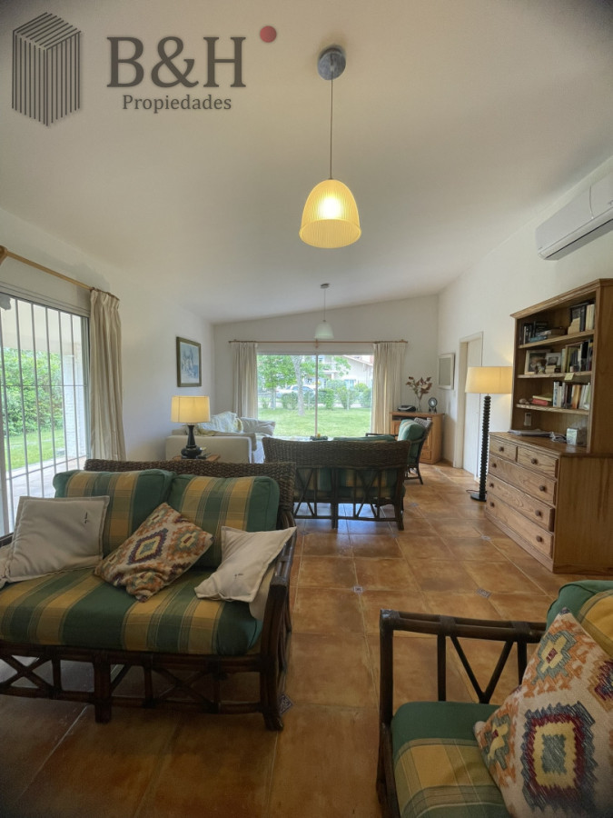 Casa ID.6979 - Descubra el privilegio de vivir en una de la ubicaciones  más codiciadas y buscadas de Punta del Este.