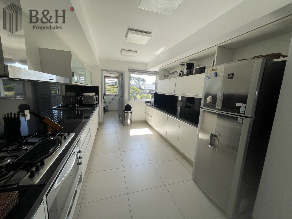 Apartamento ID.3518 - Sobre la brava-Rincón del Indio. Excelente Edificio 