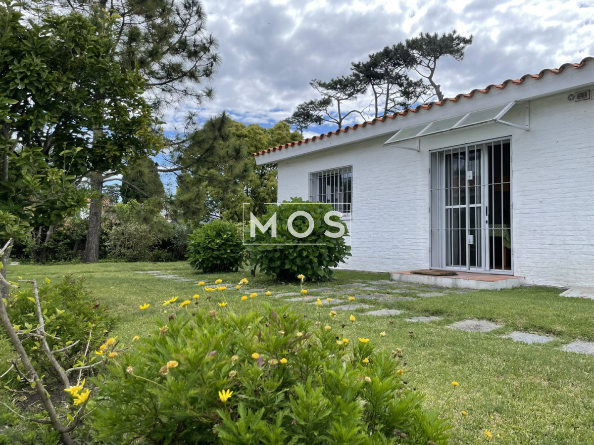 Casa ID.3256 - Descubra el privilegio de vivir en una de la ubicaciones  más codiciadas y buscadas de Punta del Este.