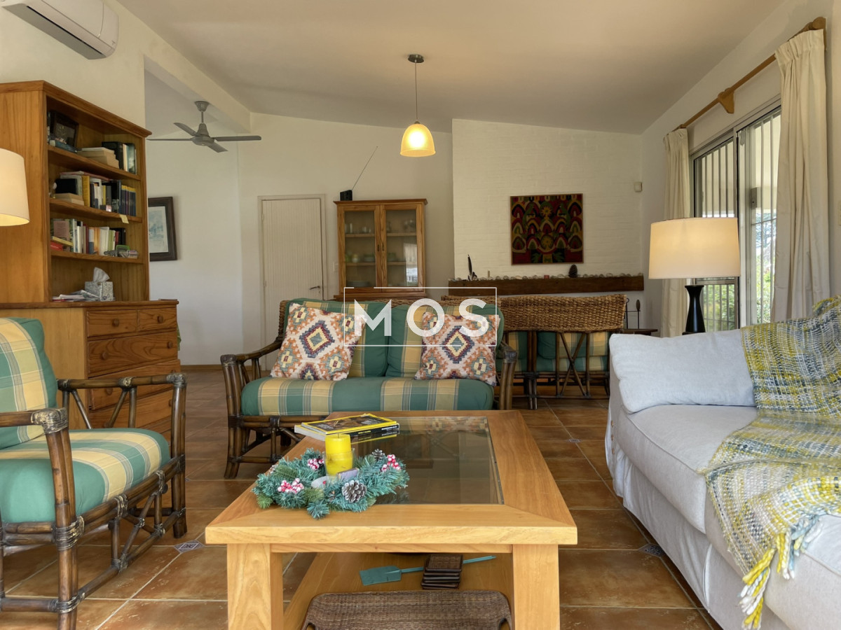 Casa ID.3256 - Descubra el privilegio de vivir en una de la ubicaciones  más codiciadas y buscadas de Punta del Este.