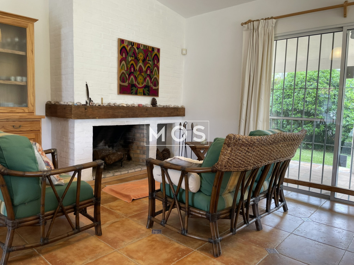 Casa ID.3256 - Descubra el privilegio de vivir en una de la ubicaciones  más codiciadas y buscadas de Punta del Este.