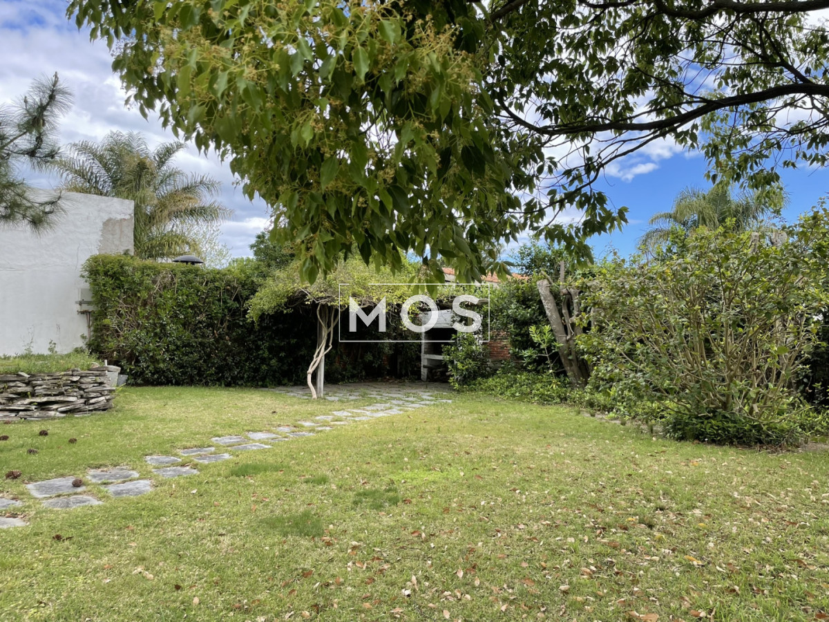 Casa ID.3256 - Descubra el privilegio de vivir en una de la ubicaciones  más codiciadas y buscadas de Punta del Este.