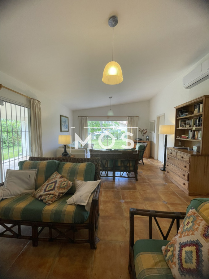 Casa ID.3256 - Descubra el privilegio de vivir en una de la ubicaciones  más codiciadas y buscadas de Punta del Este.