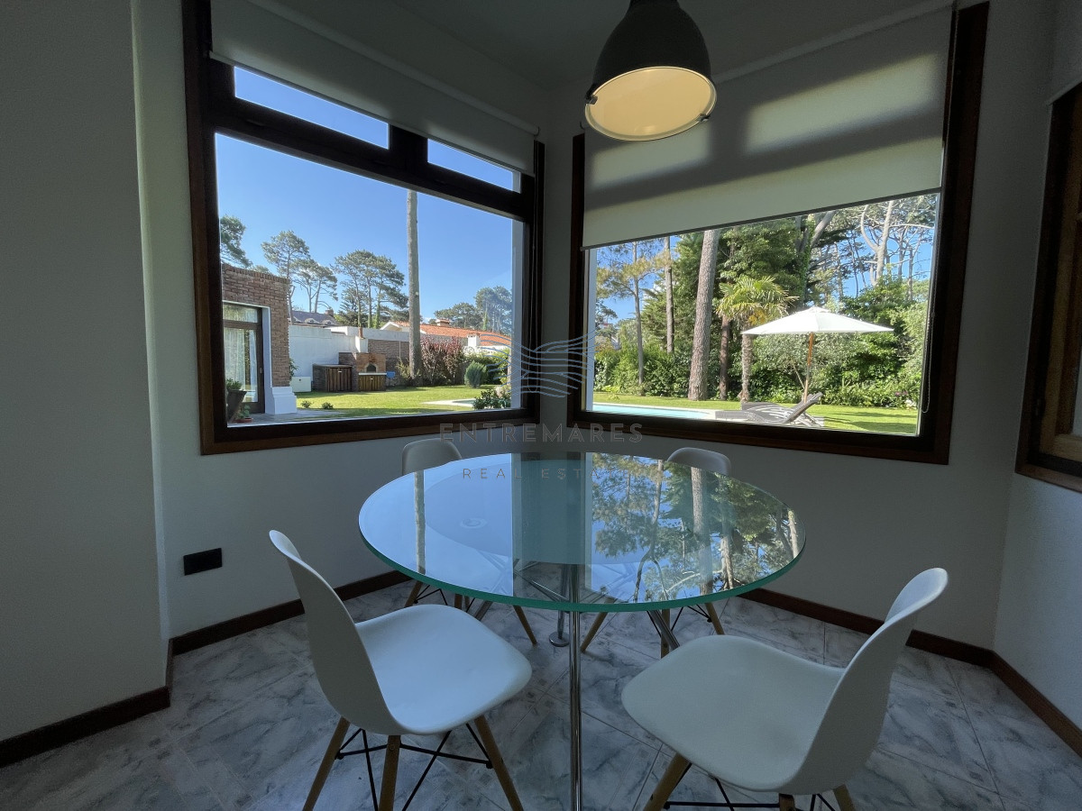 Casa ID.128 - Mansa, selecta propiedad con gran capacidad, pileta climatizada y muy bien equipada.