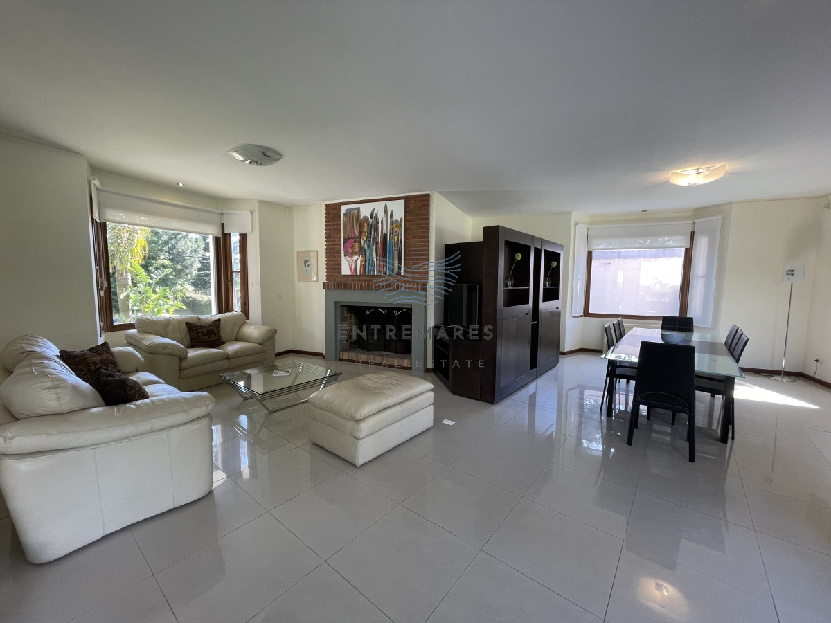 Casa ID.128 - Mansa, selecta propiedad con gran capacidad, pileta climatizada y muy bien equipada.