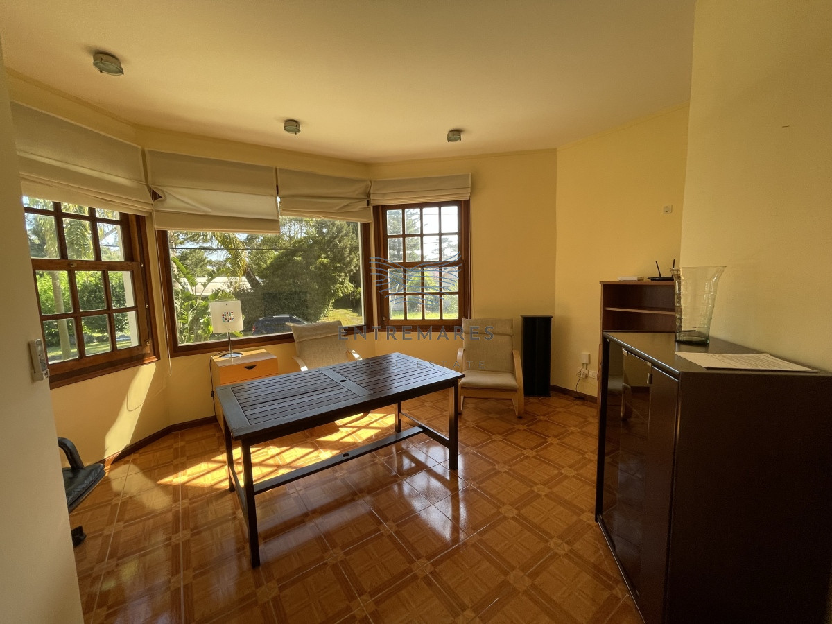 Casa ID.128 - Mansa, selecta propiedad con gran capacidad, pileta climatizada y muy bien equipada.