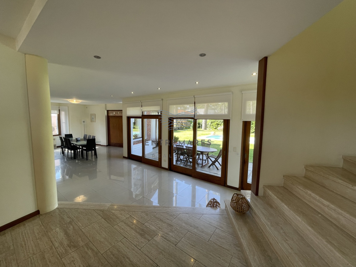 Casa ID.128 - Mansa, selecta propiedad con gran capacidad, pileta climatizada y muy bien equipada.