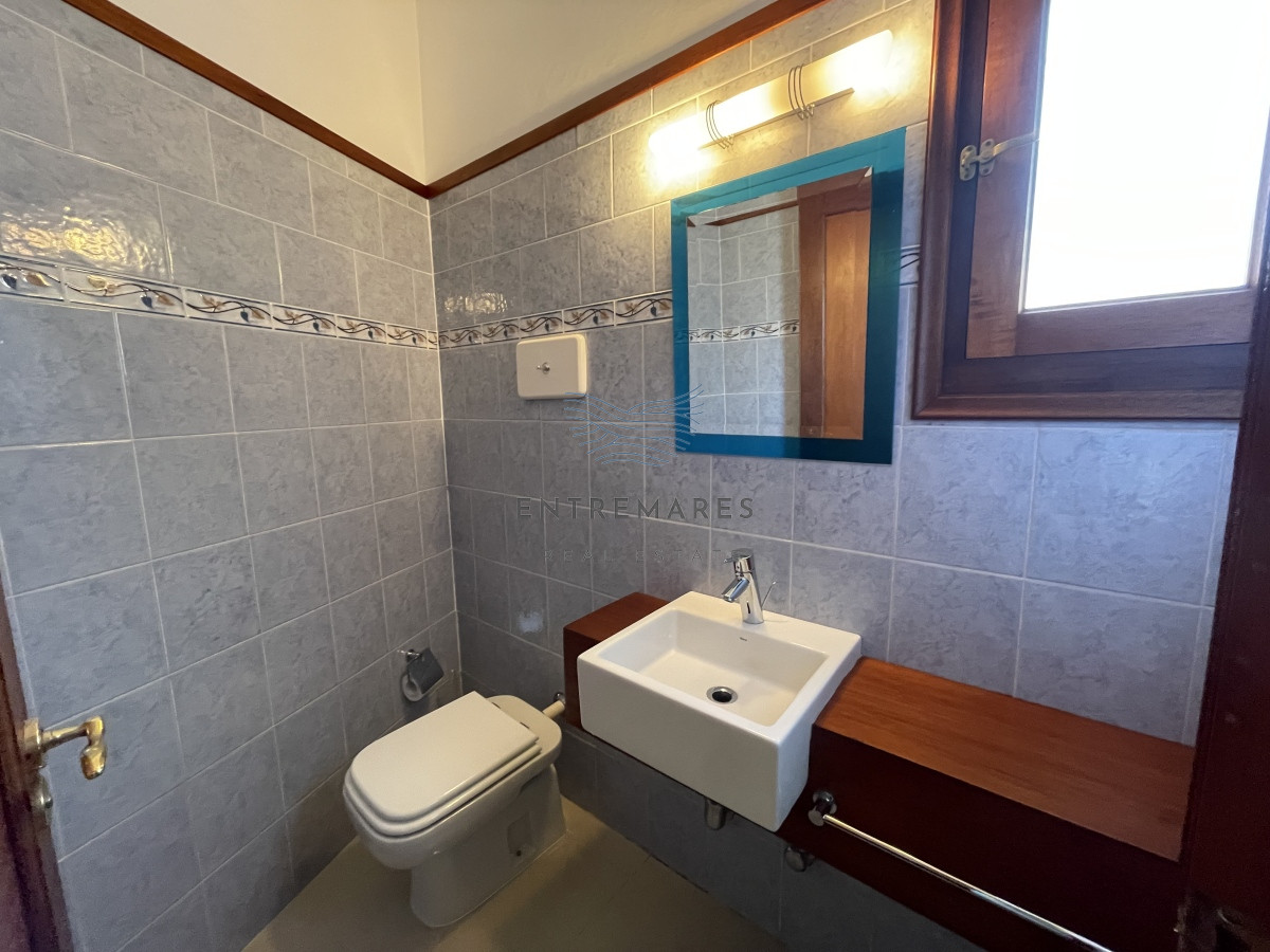 Casa ID.128 - Mansa, selecta propiedad con gran capacidad, pileta climatizada y muy bien equipada.