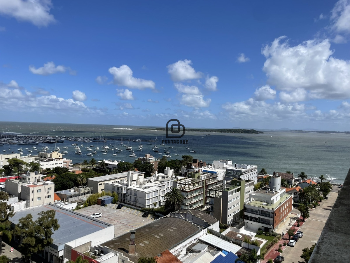 Apartamento ID.1325 - Oportunidad en Punta,  Penthouse con órden de venta.