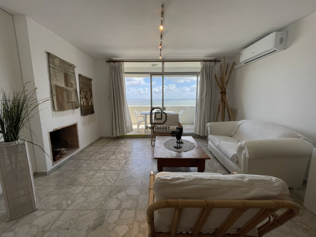 Apartamento ID.1325 - Oportunidad en Punta,  Penthouse con órden de venta.