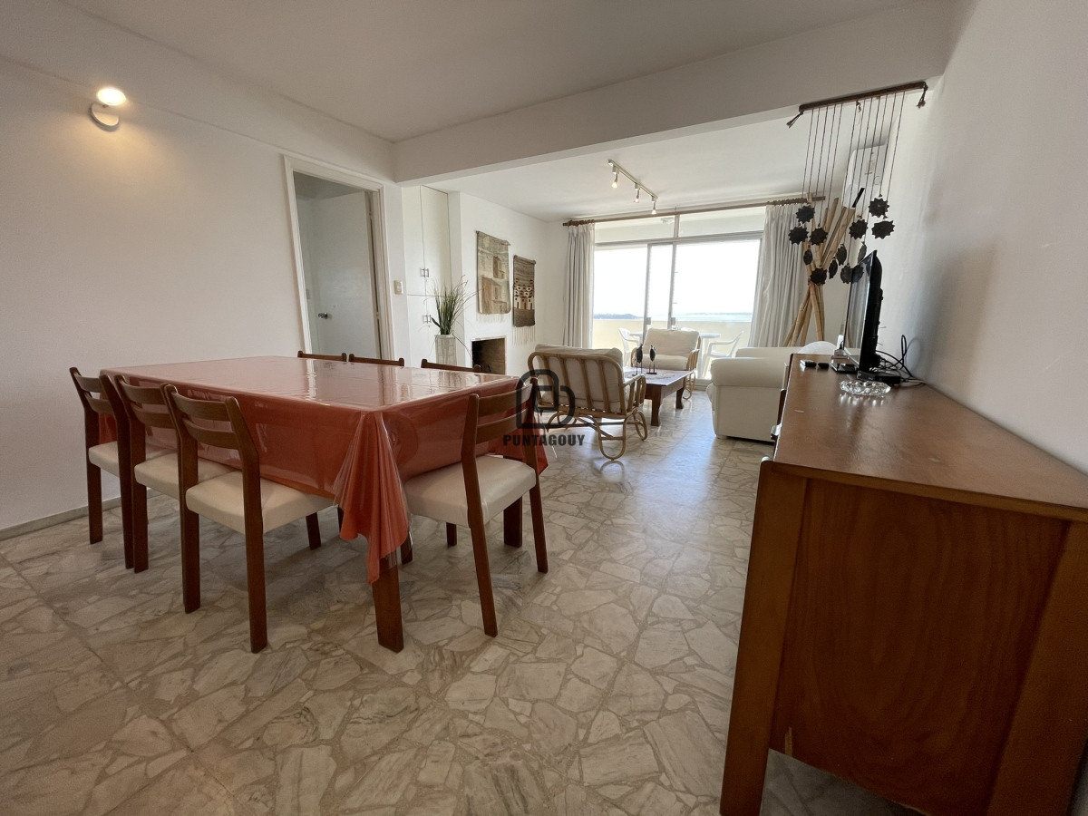 Apartamento ID.1325 - Oportunidad en Punta,  Penthouse con órden de venta.