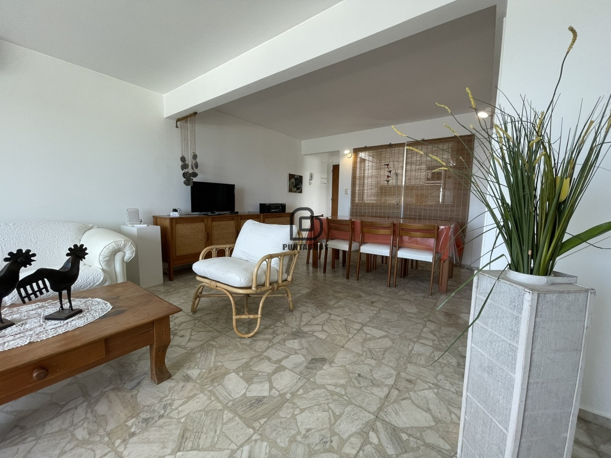 Apartamento ID.1325 - Oportunidad en Punta,  Penthouse con órden de venta.