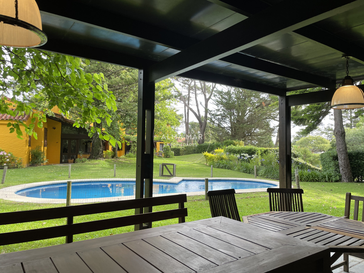 Casa ID.190 - Rincón del Indio, a dos cuadras del mar con piscina climatizada