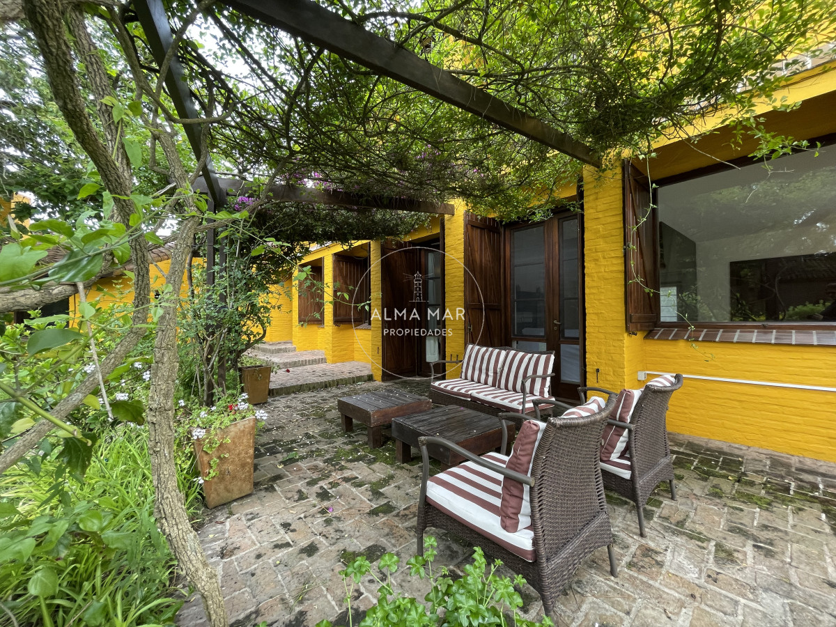 Casa ID.190 - Rincón del Indio, a dos cuadras del mar con piscina climatizada