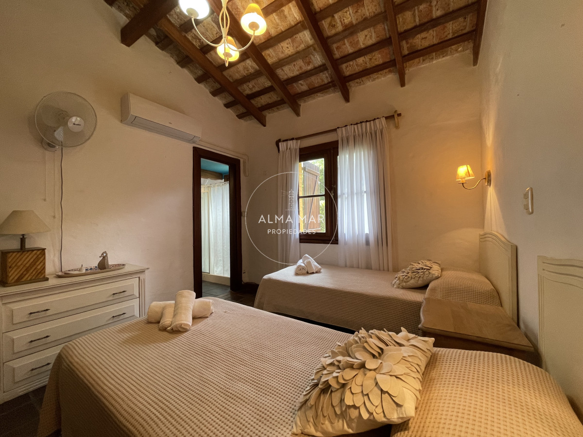 Casa ID.190 - Rincón del Indio, a dos cuadras del mar con piscina climatizada