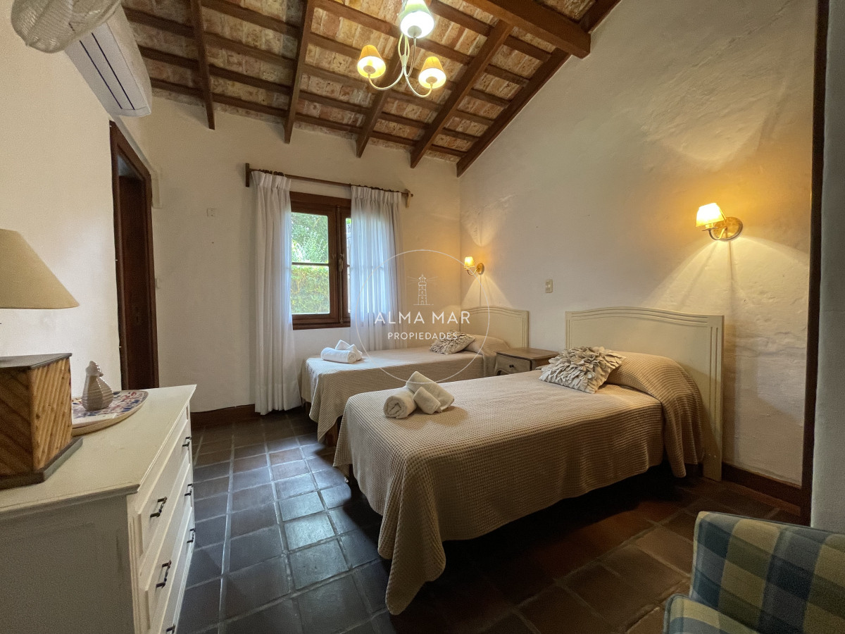 Casa ID.190 - Rincón del Indio, a dos cuadras del mar con piscina climatizada