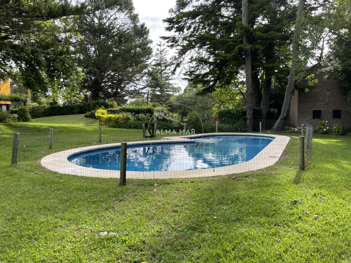 Casa ID.190 - Rincón del Indio, a dos cuadras del mar con piscina climatizada