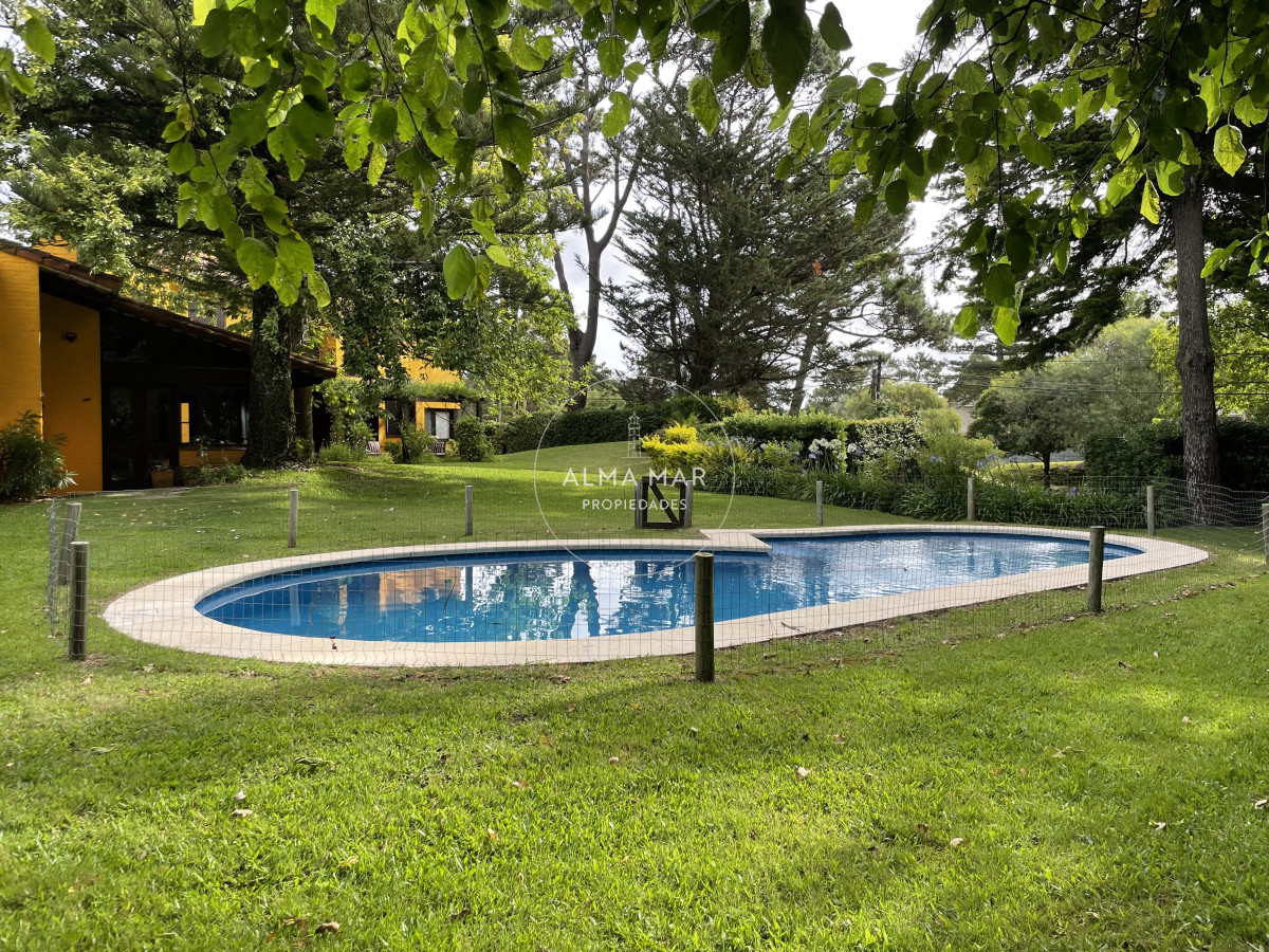 Casa ID.190 - Rincón del Indio, a dos cuadras del mar con piscina climatizada