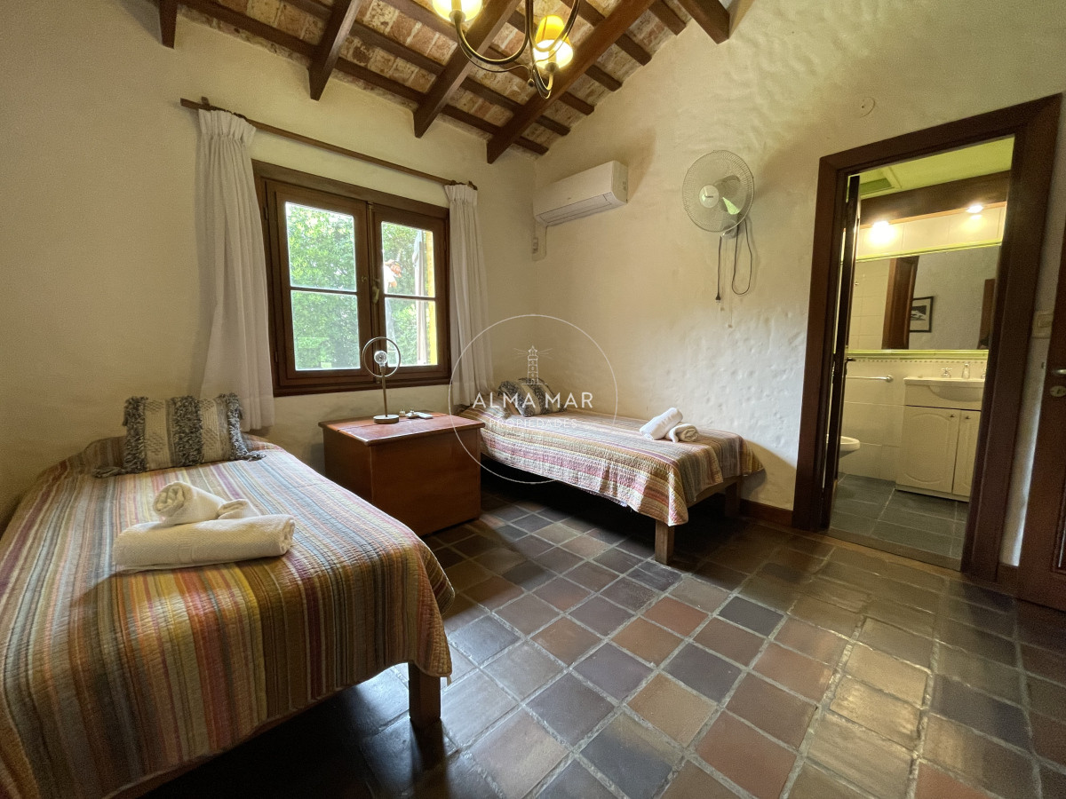 Casa ID.190 - Rincón del Indio, a dos cuadras del mar con piscina climatizada
