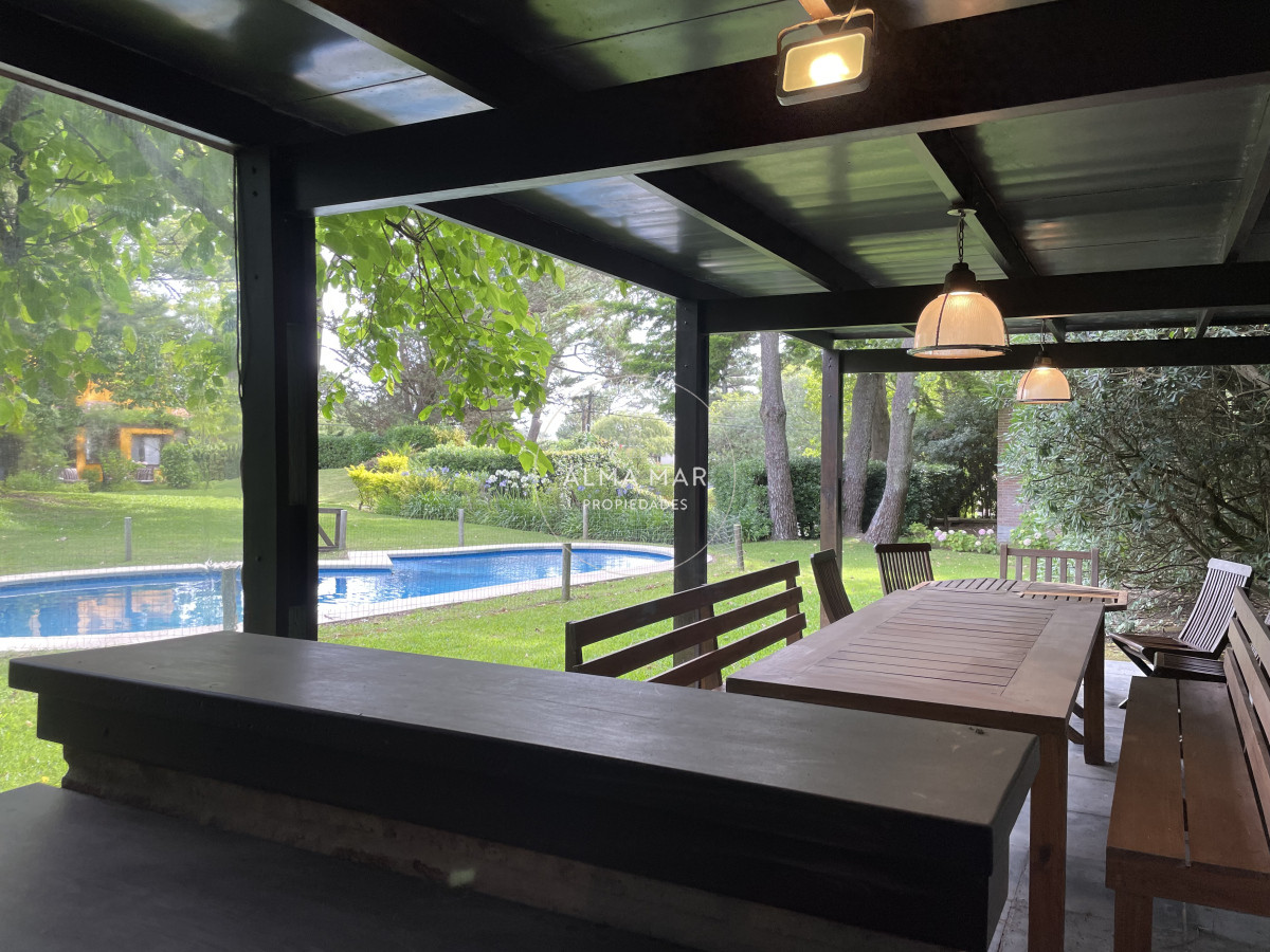 Casa ID.190 - Rincón del Indio, a dos cuadras del mar con piscina climatizada