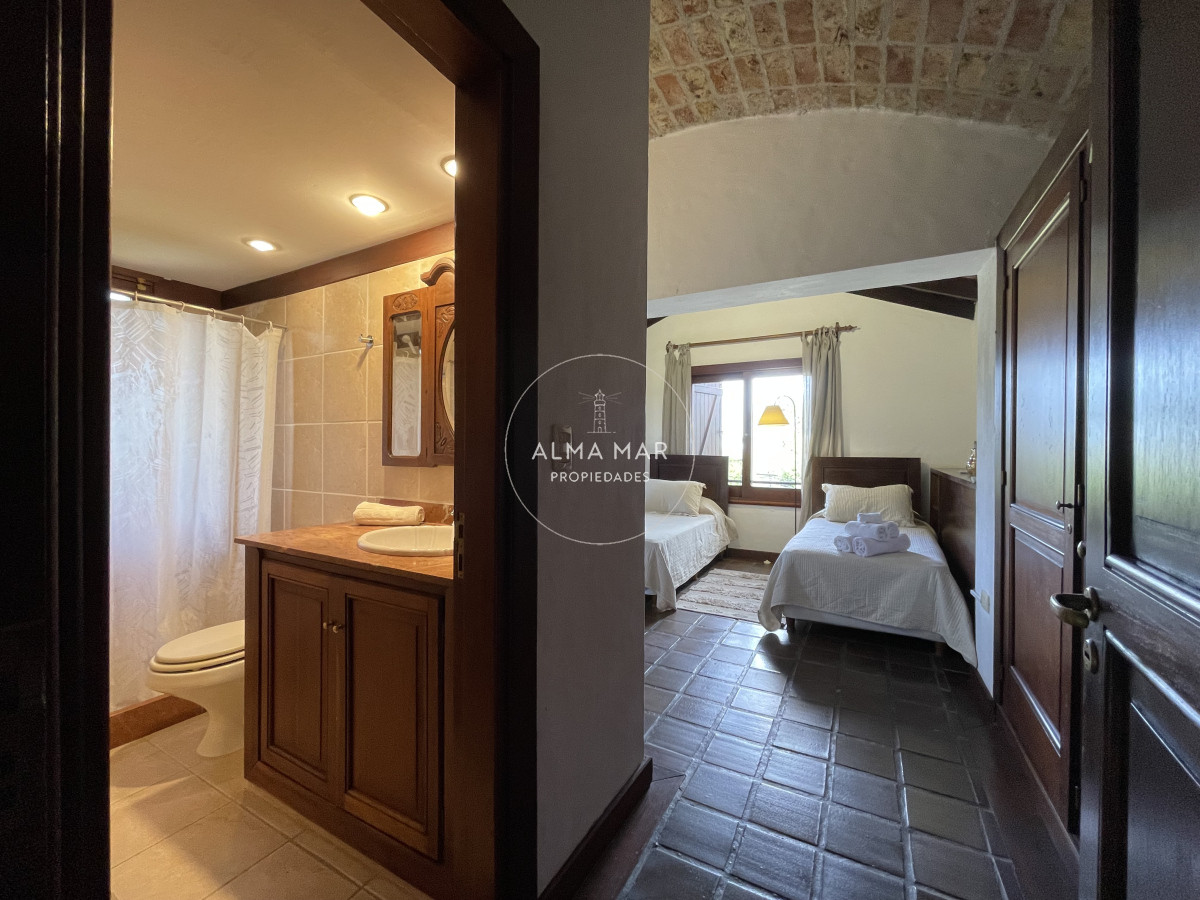 Casa ID.190 - Rincón del Indio, a dos cuadras del mar con piscina climatizada