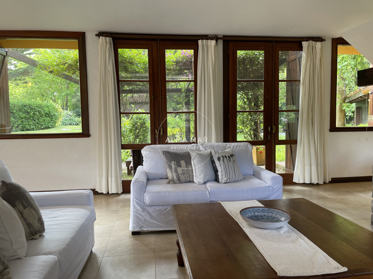 Casa ID.190 - Rincón del Indio, a dos cuadras del mar con piscina climatizada