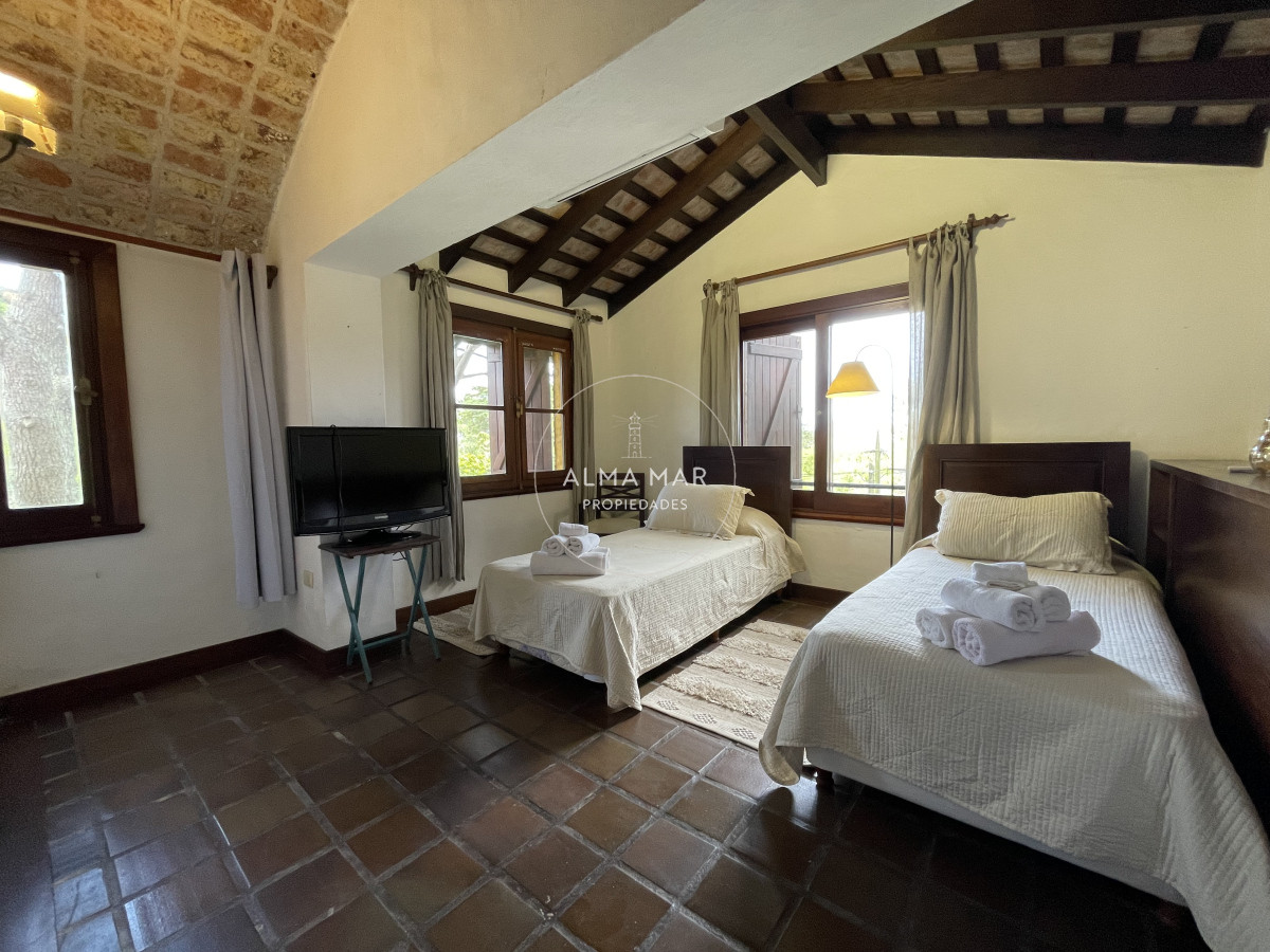 Casa ID.190 - Rincón del Indio, a dos cuadras del mar con piscina climatizada