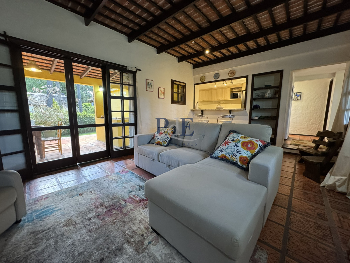 Casa de 3 dormitorios, 2 baños y amplias galerías. Punta del Este - Imagen 17