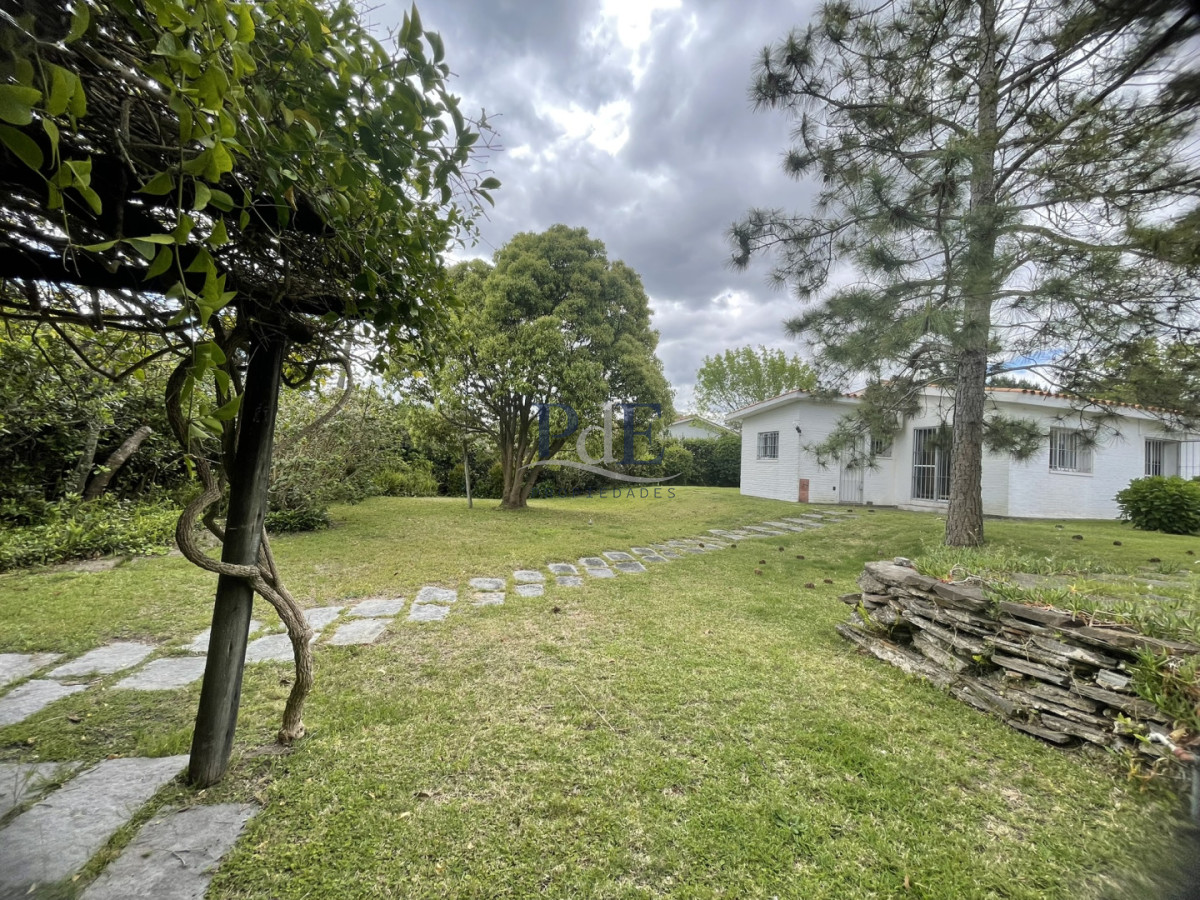 Casa en venta de 3 dormitorios más casa de huéspedes | Playa Mansa. - Imagen 45