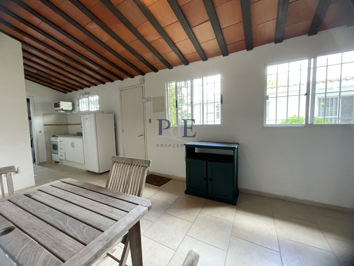 Casa en venta de 3 dormitorios más casa de huéspedes | Playa Mansa. - Imagen 40