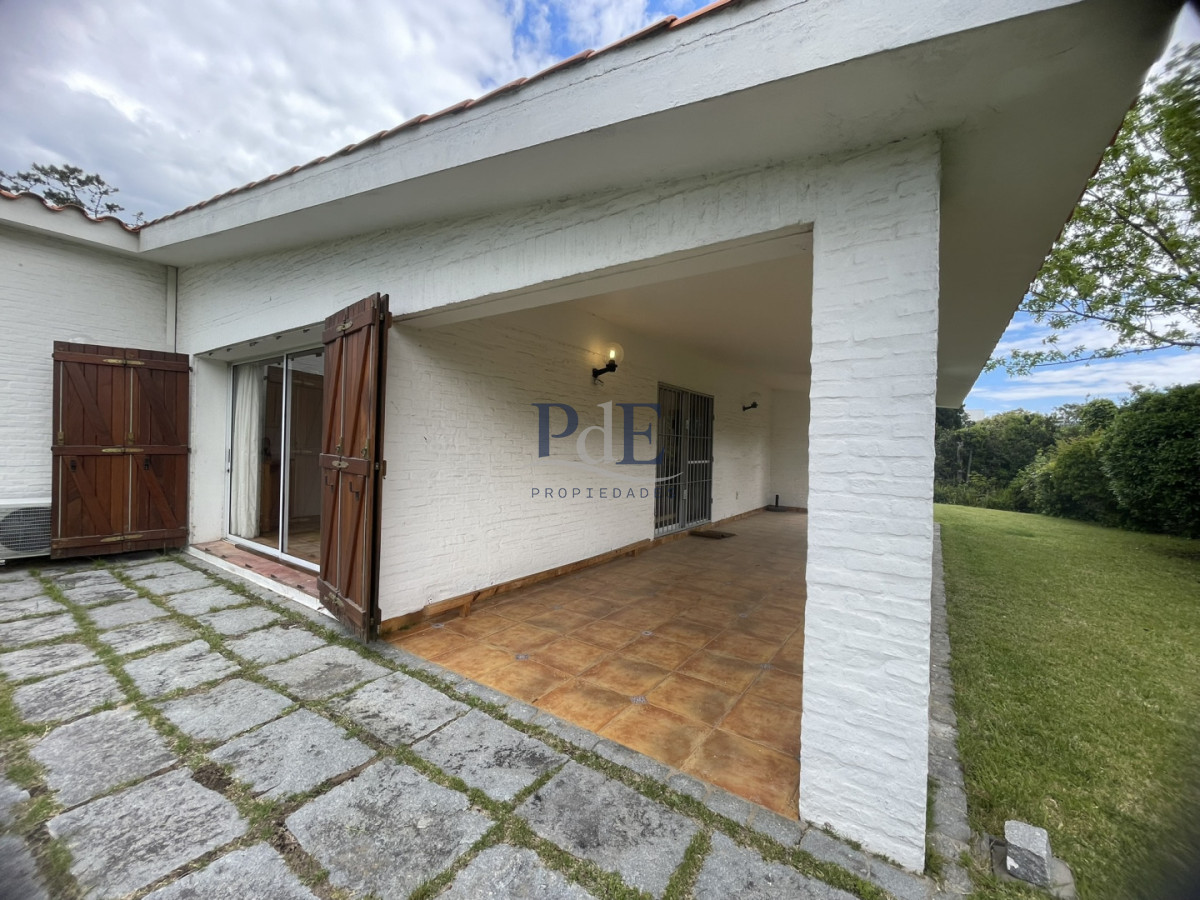 Casa en venta de 3 dormitorios más casa de huéspedes | Playa Mansa. - Imagen 12