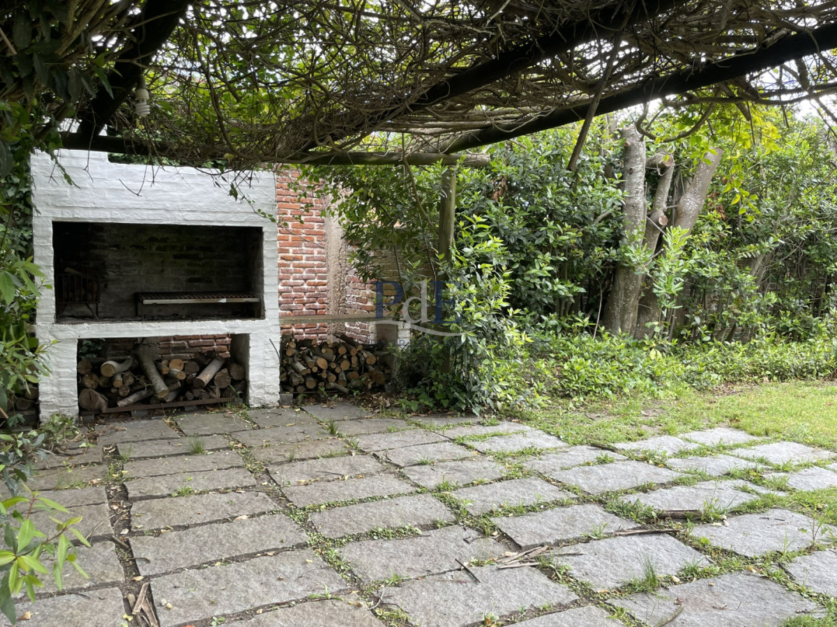 Casa en venta de 3 dormitorios más casa de huéspedes | Playa Mansa. - Imagen 44