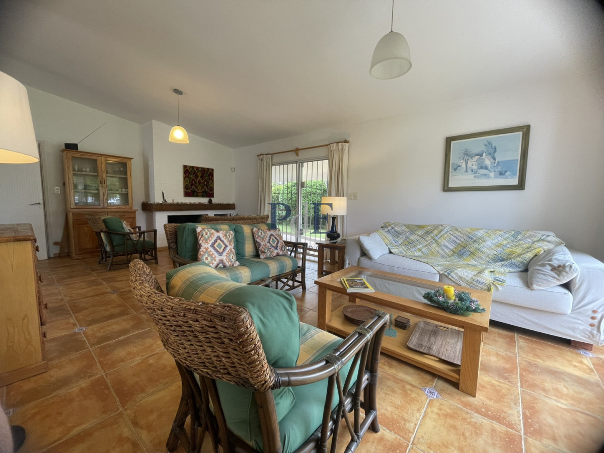 Casa en venta de 3 dormitorios más casa de huéspedes | Playa Mansa. - Imagen 17