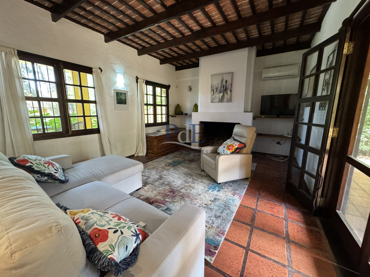 Casa de 3 dormitorios, 2 baños y amplias galerías. Punta del Este - Imagen 14