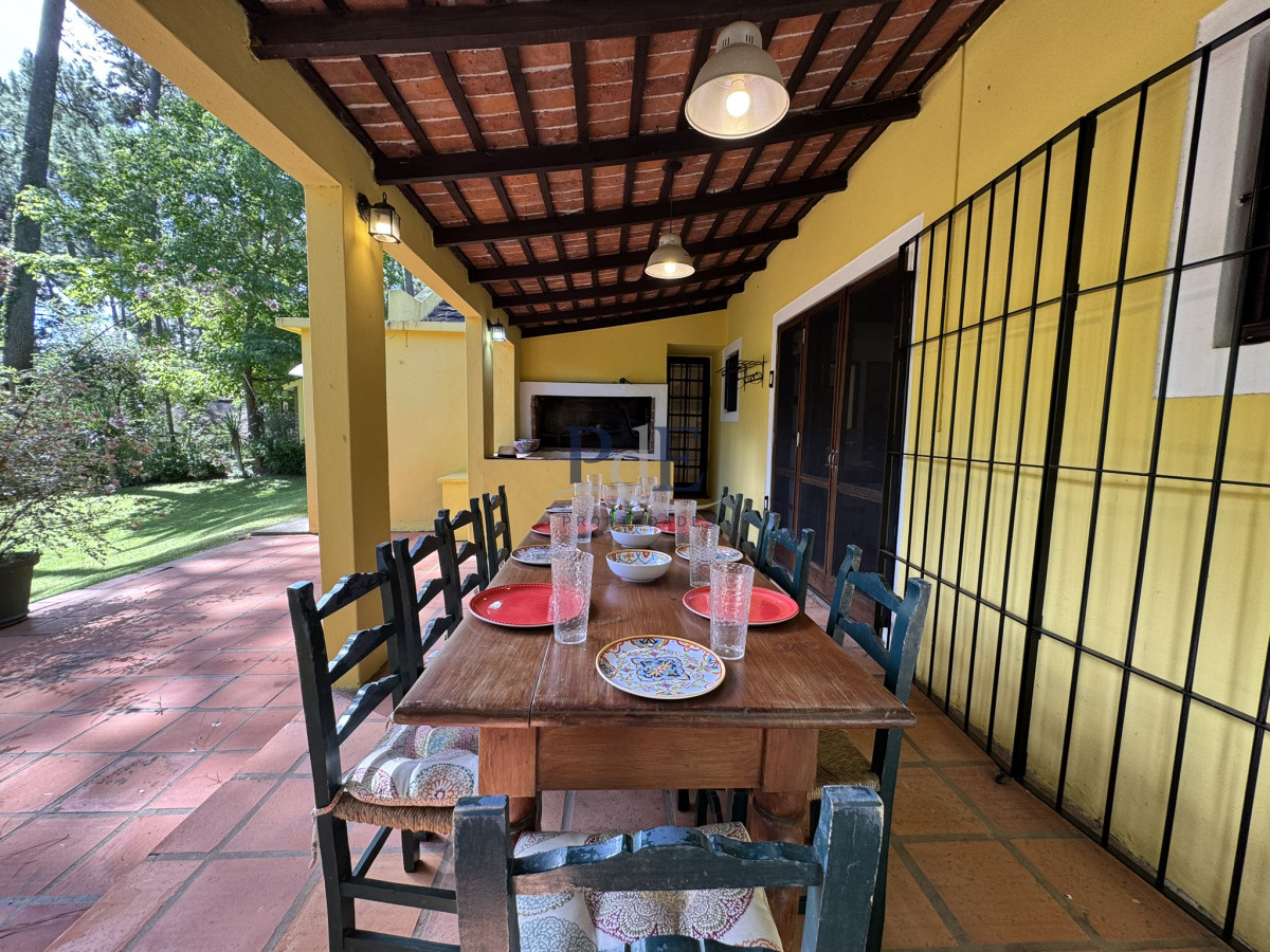 Casa de 3 dormitorios, 2 baños y amplias galerías. Punta del Este - Imagen 39