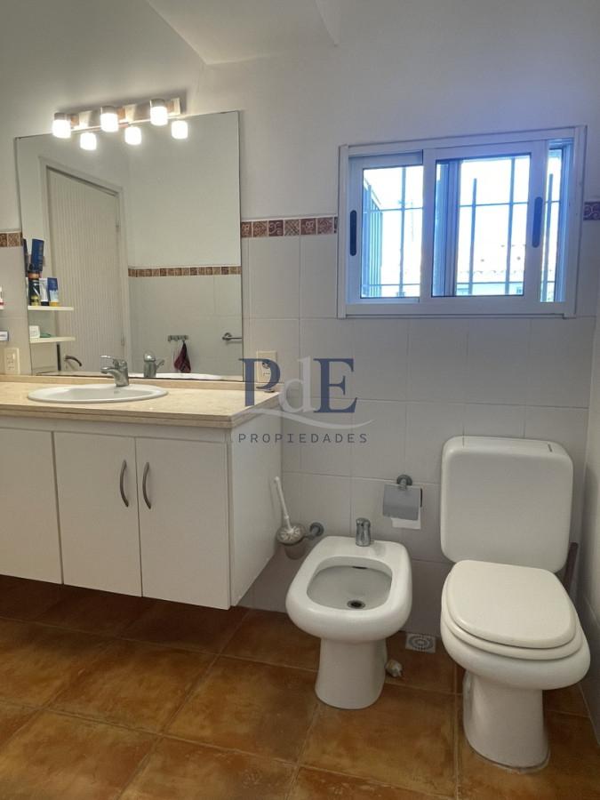 Casa en venta de 3 dormitorios más casa de huéspedes | Playa Mansa. - Imagen 31