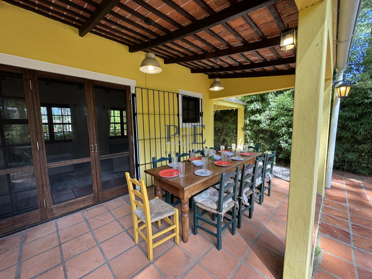Casa de 3 dormitorios, 2 baños y amplias galerías. Punta del Este - Imagen 35
