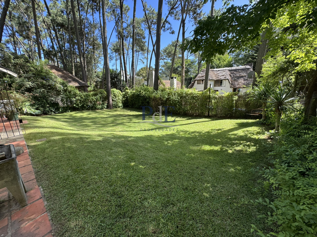 Casa de 3 dormitorios, 2 baños y amplias galerías. Punta del Este - Imagen 42