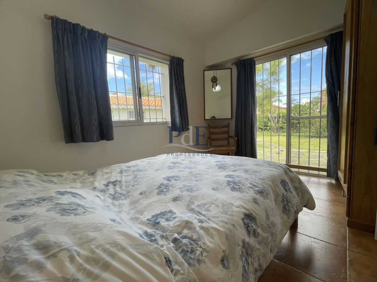 Casa en venta de 3 dormitorios más casa de huéspedes | Playa Mansa. - Imagen 28