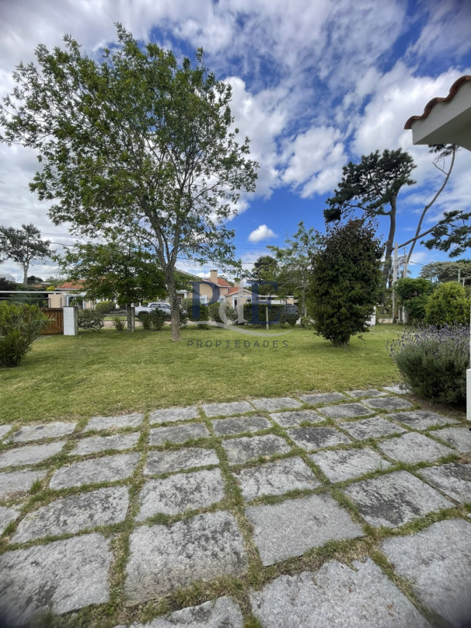 Casa en venta de 3 dormitorios más casa de huéspedes | Playa Mansa. - Imagen 13