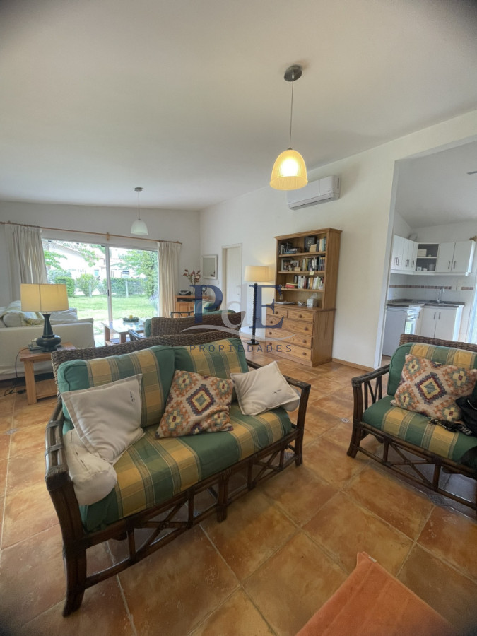 Casa en venta de 3 dormitorios más casa de huéspedes | Playa Mansa. - Imagen 4