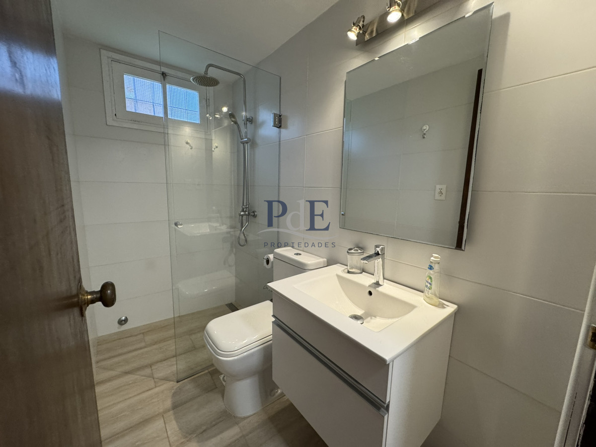 Casa de 3 dormitorios, 2 baños y amplias galerías. Punta del Este - Imagen 29