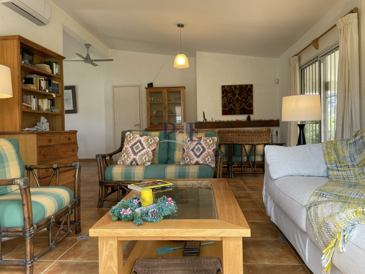 Casa en venta de 3 dormitorios más casa de huéspedes | Playa Mansa. - Imagen 18