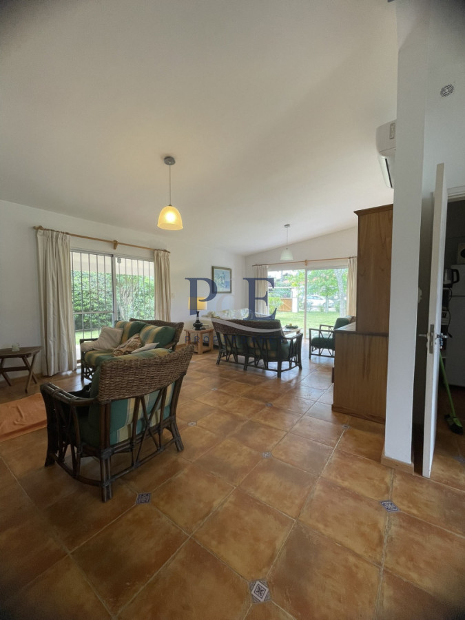 Casa en venta de 3 dormitorios más casa de huéspedes | Playa Mansa. - Imagen 6